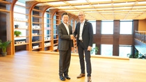 BASF and SK On confirm their collaboration.

From left: Jee Dong-seob, SK On Chief Executive Officer and Dr. Peter Schuhmacher, President of BASF’s Catalysts division, who is also responsible for the company’s battery materials and battery recycling business.
Photo: BASF SE