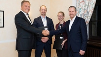 From left: Mats Berneblad, Sales Manager Electronics and Battery Materials at Stena Recycling Group, Marcus Martinsson, Product Area Manager Batteries at Stena Recycling Group, Dr. Birgit Gerke, Procurement Manager Battery Recycling at BASF, Dr. Daniel Schönfelder, President of BASF’s Catalysts division, who is also responsible for the company’s battery materials and battery recycling business. 
Photo: BASF SE